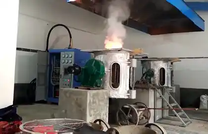 0.35T铝壳炉熔金炉现场