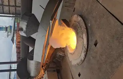 钢壳炉旋风除尘熔炼现场